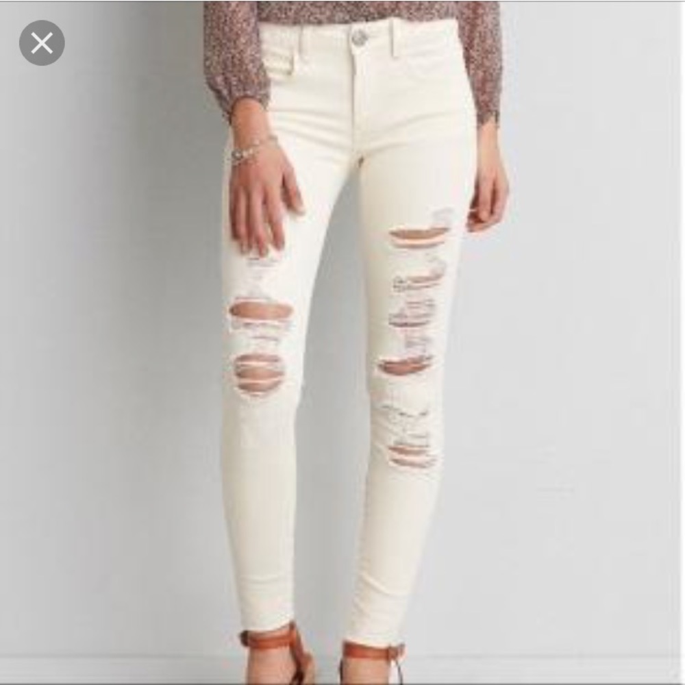 Ivory Distressed American Eagle Skinny Jeans